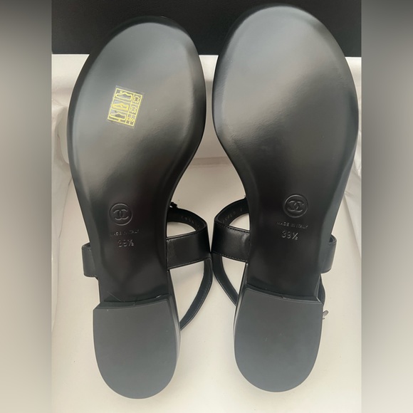 🔥CHANEL Thong Sandals - Picture 3 of 5